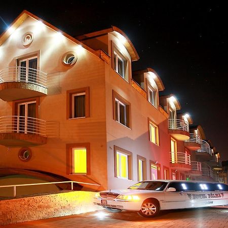 Hotel Palma Нірбатор Екстер'єр фото