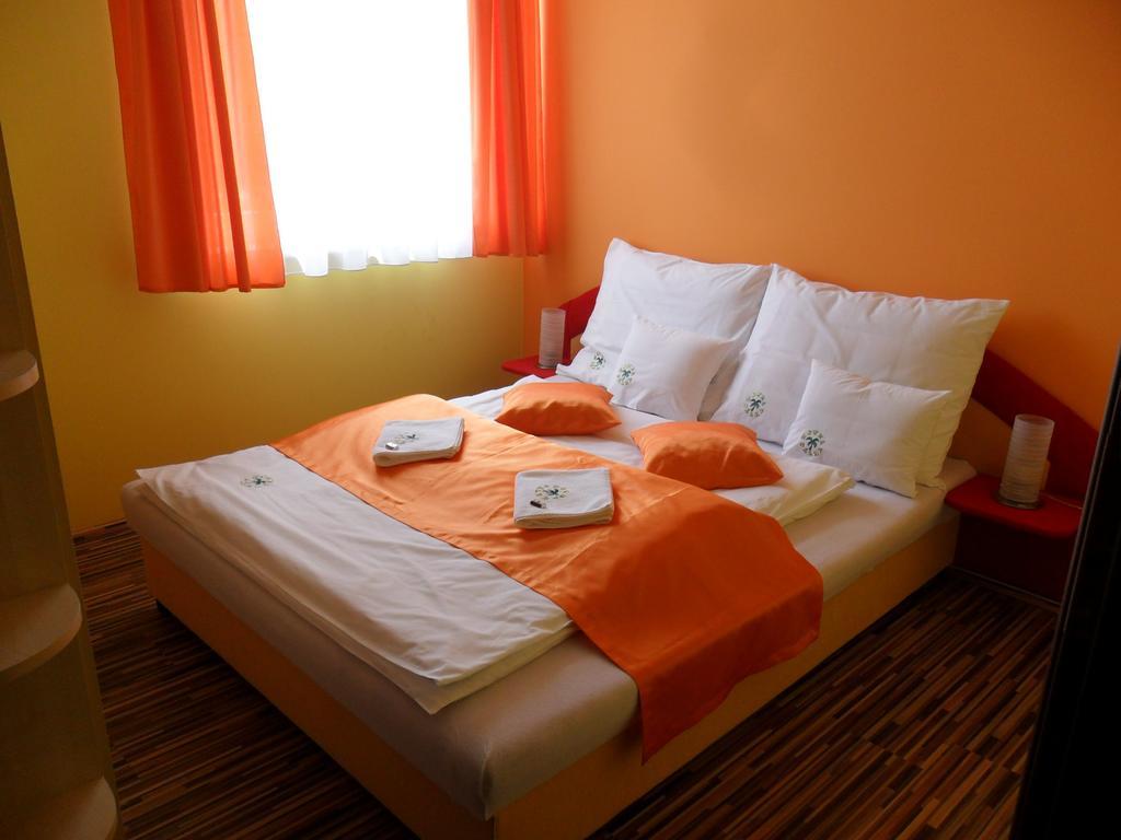 Hotel Palma Нірбатор Номер фото