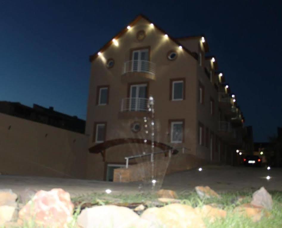 Hotel Palma Нірбатор Екстер'єр фото